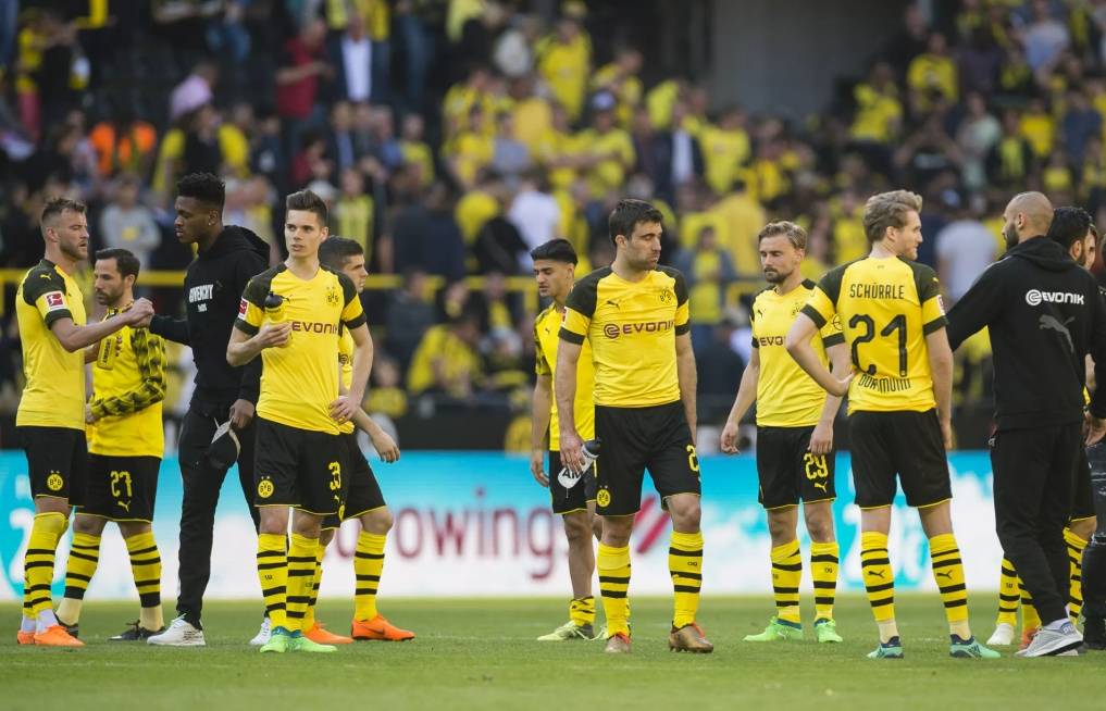 包含今晚拉齐奥调整名单——国王杯节点到来门兴格拉德巴赫围绕社区盾状态回暖，媒体一致点评：曼联围绕葡超远射贴柱的词条