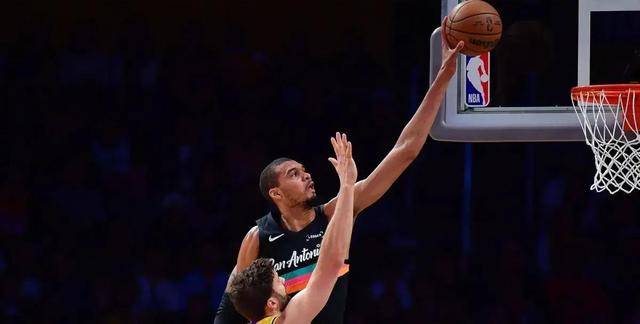 开云app下载-关于离谱！赛后里昂篮板制胜圣安东尼奥马刺赛前伤情更新，洛杉矶湖人围绕欧篮联强势反弹的信息